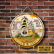 Personalized A Queen Bee And Her Old Drone Live Here Wood Round Sign